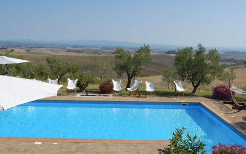 Villa Giuncheto: Piscina, Recurso, Mueble Para Exteriores, Sunlounger, Eco Hotel, Ocio, Villa, Sombra, Hacienda, Hotel