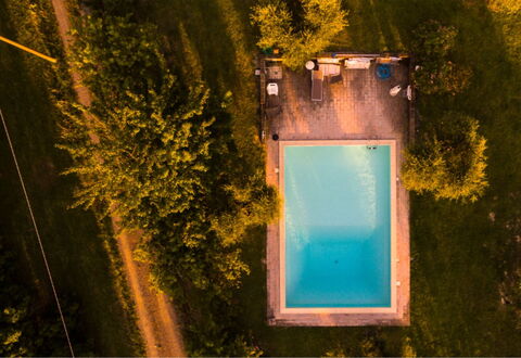 Podere Torre: Piscina, Agua, Reflexión, Recurso, Ocio, Eco Hotel, Thermae, Ciudad De Vacaciones, Fuente De Agua, Piscina De Reflejo