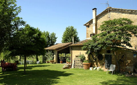 Casalunga: Cabaña, Casa De Campo, Inmuebles, Césped, Jardín, Yarda, Pueblo, Patio Interior, Paisajismo, Villa