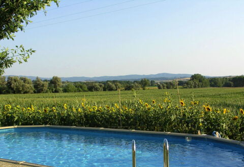 Casalunga: Azul, Piscina, Sombra, Mueble Para Exteriores, Paisajismo, Reflexión, Eco Hotel, Fuente De Agua, Patio Interior