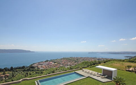 Villa Garda: Costeras Y Los Accidentes Geográficos Oceánico, Mar, Costa, Oceano, Piscina, Inmuebles, Recurso, Bahía, Ciudad De Vacaciones