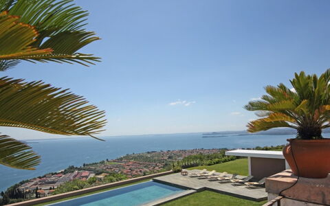 Villa Garda: Mar, Costeras Y Los Accidentes Geográficos Oceánico, Barrio Residencial, Costa, Oceano, Recurso, Inmuebles, Eco Hotel, Ciudad De Vacaciones, Piscina