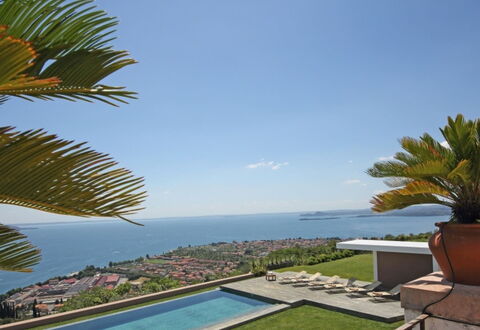 Villa Garda: Mar, Costeras Y Los Accidentes Geográficos Oceánico, Barrio Residencial, Costa, Oceano, Recurso, Inmuebles, Eco Hotel, Ciudad De Vacaciones, Piscina