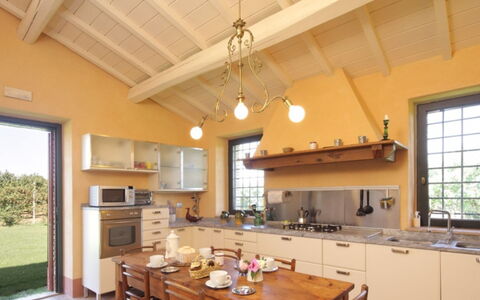 Bagnoletto: Diseño De Interiores, Mueble, Piso, Madera, Casa, Techo, Lámpara, Cocina, Suelo, Encendiendo