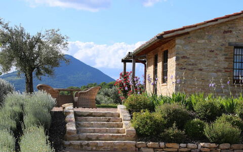 Villa del Cammino: Pared, Arbusto, Paisaje, Área Rural, Cabaña, Planta De La Comunidad, El Terreno Del Lote, Pared De Piedra, Jardín