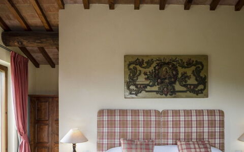 Villa Torre: Mueble, Diseño De Interiores, Pared, Madera, Piso, Suelo, Textil, Cama, Encendiendo, Habitación