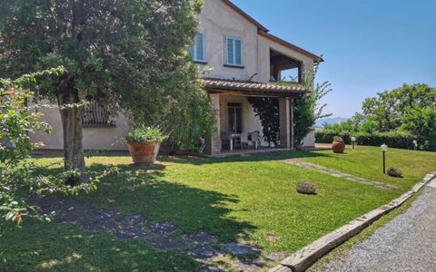 Podere della Madonna Villa: Casa, Casa, Barrio Residencial, Arbusto, Cabaña, Inmuebles, Jardín, Casa De Campo, Césped, Paisajismo