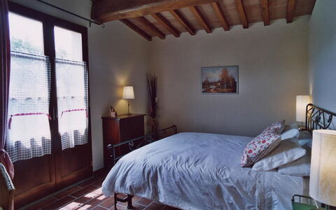 Podere della Madonna Villa: Mueble, Pared, Habitación, Cama, Madera, Diseño De Interiores, Piso, Suelo, Sábana, Lecho