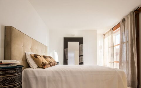 Villa Cala Moresca: Cama, Mueble, Diseño De Interiores, Lecho, Habitación, Suelo, Pared, Piso, Sábana, Habitación