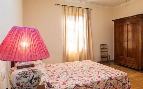 Cascina del Castello: Mueble, Diseño De Interiores, Habitación, Cama, Pared, Suelo, Piso, Sábana, Madera, Lecho