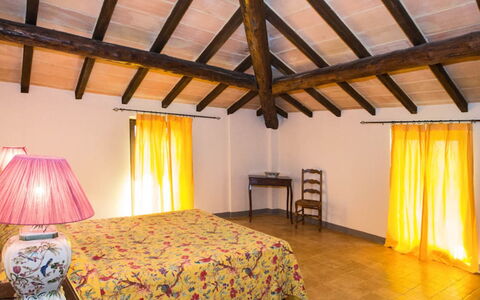 Cascina del Castello: Diseño De Interiores, Suelo, Piso, Techo, Mueble, Linos, Habitación, Cama, Habitación, Recurso