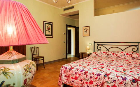 Cascina del Castello: Mueble, Diseño De Interiores, Cama, Habitación, Pared, Sábana, Piso, Suelo, Habitación, Lecho
