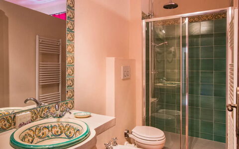 Cascina del Castello: Diseño De Interiores, Baño, Arreglo De Tubería, Pared, Piso, Suelo, Lavabo Del Baño, Grifo, Lavabo, Plomería