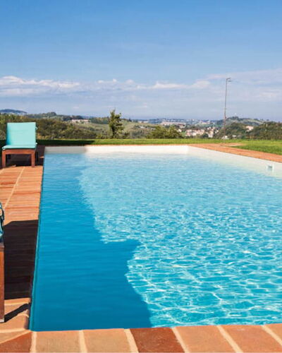 Cascina del Castello: Azul, Piscina, Agua, Recurso, Material Compuesto, Eco Hotel, Sombra, Villa, Mueble Para Exteriores, Loseta