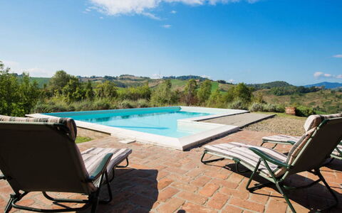 Cascina Tabia: Piscina, Mueble Para Exteriores, Mueble, Silla, Eco Hotel, Ocio, Recurso, Sunlounger, Sombra, Casa De Campo