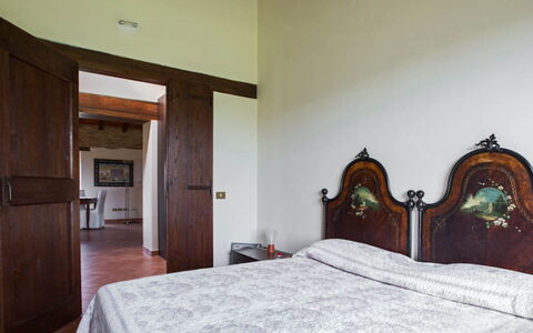 Cascina Tabia: Pared, Diseño De Interiores, Mueble, Habitación, Cama, Techo, Piso, Suelo, Habitación, Sábana