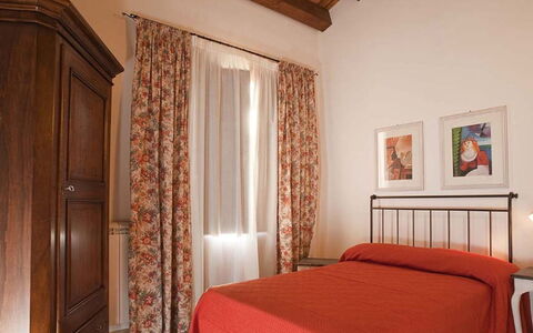 Villa dello Zingaro: Mueble, Diseño De Interiores, Pared, Habitación, Cama, Sábana, Piso, Suelo, Textil, Linos