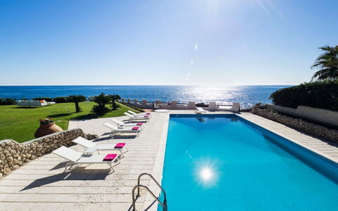 Villa Luna Blu: Azul, Agua, Mar, Mueble Para Exteriores, Ocio, Costeras Y Los Accidentes Geográficos Oceánico, Piscina, Oceano, Costa, Recurso