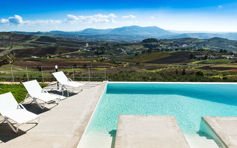 Villa Eroica: Piscina, Colina, Cordillera, Recurso, Cresta, Eco Hotel, Ciudad De Vacaciones, Villa