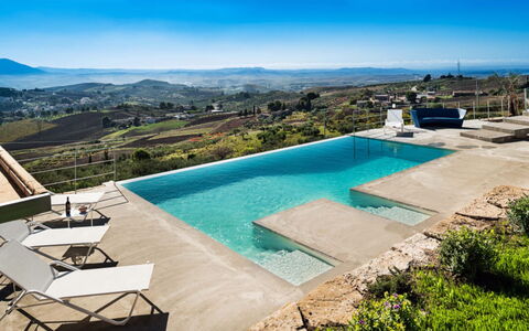 Villa Eroica: Piscina, Azul, Recurso, Material Compuesto, Eco Hotel, Mueble Para Exteriores, Sunlounger, Thermae, Sombra, Ciudad De Vacaciones