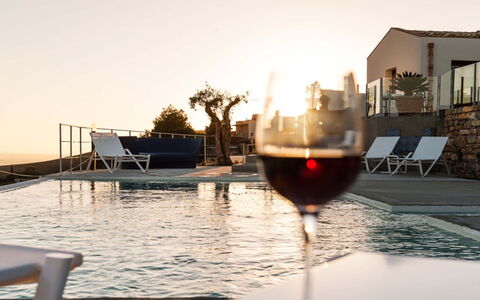 Villa Eroica: Piscina, Mueble Para Exteriores, Silla, Noche, Oscuridad, Sunlounger, Recurso, Puesta De Sol