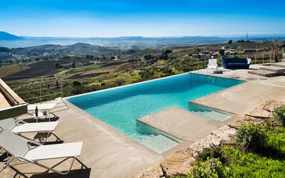 Villa Eroica: Piscina, Azul, Recurso, Material Compuesto, Eco Hotel, Mueble Para Exteriores, Sunlounger, Thermae, Sombra, Ciudad De Vacaciones