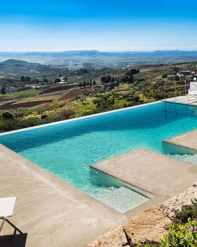 Villa Eroica: Piscina, Azul, Recurso, Material Compuesto, Eco Hotel, Mueble Para Exteriores, Sunlounger, Thermae, Sombra, Ciudad De Vacaciones