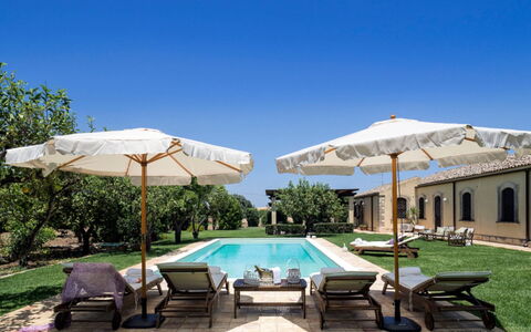 Villa del Sirio: Inmuebles, Hacienda, Patio, Recurso, Villa, Piscina, Mueble Para Exteriores, Hotel, Mansión
