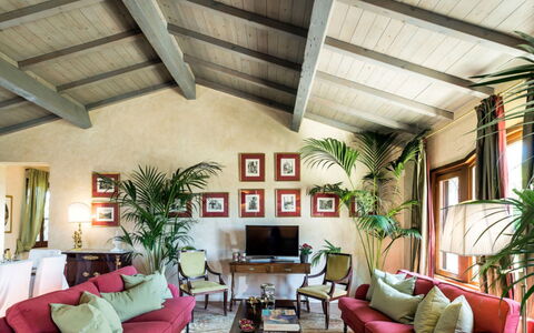 Villa del Sirio: Mueble, Diseño De Interiores, Techo, Sofá, Piso, Encendiendo, Mesa, Sala, Casa, Suelo