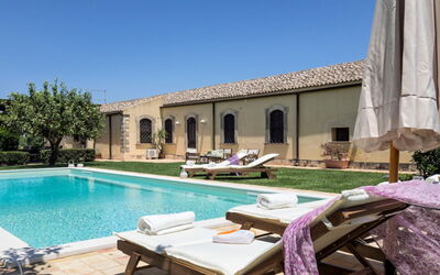 Villa del Sirio: Hacienda, Patio, Inmuebles, Recurso, Piscina, Hotel, Villa, Planta De Casa, Maceta