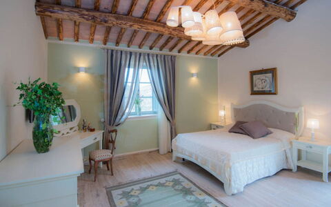 Villa Rufeno: Mueble, Diseño De Interiores, Cama, Habitación, Techo, Textil, Suelo, Linos, Habitación, Encendiendo