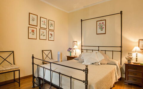 Cascina Arcangelo: Mueble, Cama, Diseño De Interiores, Habitación, Lecho, Pared, Piso, Sábana, Suelo, Habitación