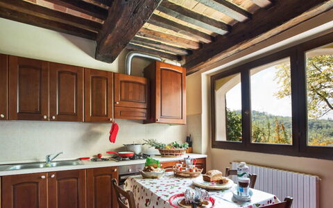 Cascina Arcangelo: Cocina, Diseño De Interiores, Mueble, Mostrador, Aparato De Cocina, Habitación, Electrodoméstico, Cocina Y Comedor Mesa, Techo, Gabinetes