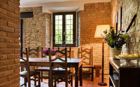 Cascina Arcangelo: Mueble, Diseño De Interiores, Pared, Piso, Mesa, Silla, Madera, Cocina Y Comedor Mesa, Comedor, Techo