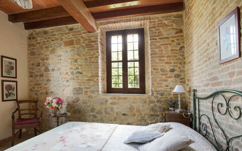 Cascina Arcangelo: Mueble, Pared, Diseño De Interiores, Madera, Techo, Piso, Suelo, Habitación, Habitación, Cama