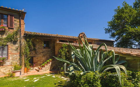 Podere Contignano: Casa, Arquitectura, Casa, Arbusto, Cabaña, Inmuebles, Jardín, Casa De Campo, Hacienda