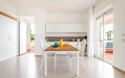Villa delle Palme: Mueble, Piso, Diseño De Interiores, Suelo, Madera, Mesa, Silla, Cocina Y Comedor Mesa, Comedor, Casa