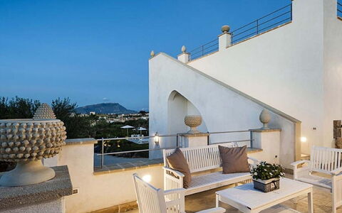 Villa della Laguna: Mueble, Silla, Departamento, Balcón, Planta De Casa, Recurso, Villa, Inmuebles, Sombra, Diseño