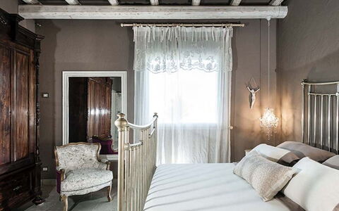Villa della Laguna: Diseño De Interiores, Mueble, Habitación, Cama, Techo, Encendiendo, Textil, Lecho, Casa, Habitación