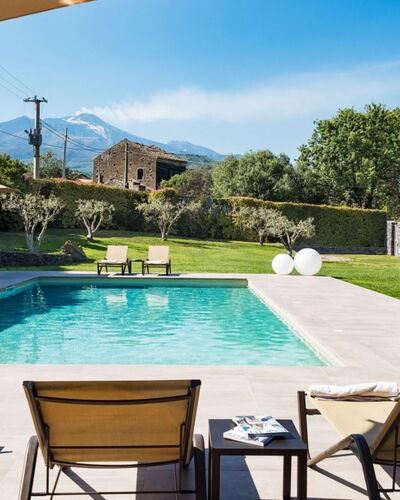 Villa Etna: Piscina, Mueble Para Exteriores, Recurso, Ocio, Sombra, Eco Hotel, Paraguas, Jardín, Paisajismo, Silla