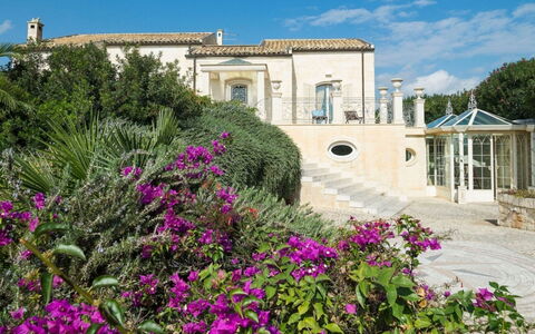 Villa del Drago: Arbusto, Jardín, Inmuebles, Paisajismo, Mansión, Hacienda, Villa, Jardín Botánico, Yarda, Entrada De Coches