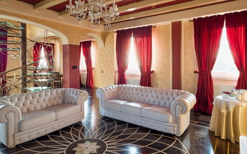 Villa del Drago: Mueble, Diseño De Interiores, Piso, Sofá, Suelo, Sala, Techo, Encendiendo, Habitación