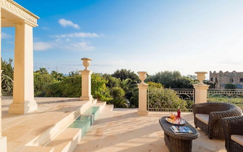 Villa del Drago: Columna, Sombra, Inmuebles, Diseño, Arquitectura Clásica, Mansión, Balaustre, Villa, Estructura Al Aire Libre, Balcón