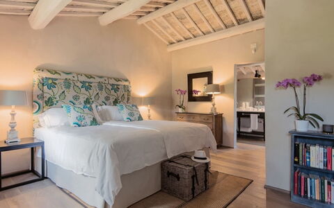 Villa Piuma: Mueble, Cama, Diseño De Interiores, Habitación, Lecho, Pared, Sábana, Suelo, Linos, Piso