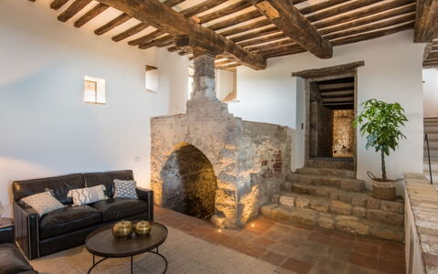 Villa Ugo: Pared, Piso, Techo, Suelo, Mueble, Pared De Piedra, Silla, Ático, Sala, Suelos De Madera