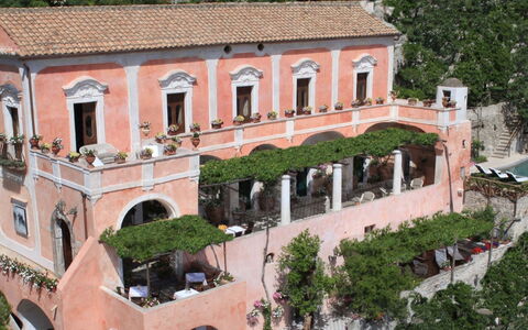 Villa Positano: Arquitectura, Arco, Balcón, Hacienda, Maceta, Patio, Arcade, Planta De Casa, Villa, Mansión