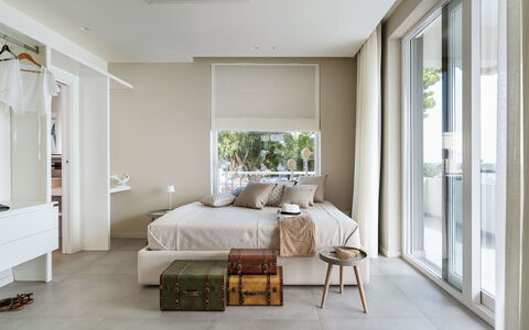 Villa del Faro: Mueble, Diseño De Interiores, Piso, Suelo, Pared, Cama, Habitación, Madera, Techo, Casa