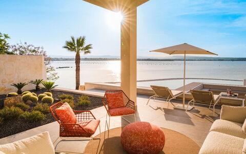 Villa Vernissage: Mueble, Mueble Para Exteriores, Mar, Recurso, Silla, Costa, Sombra, Oceano, Apuntalar, Eco Hotel