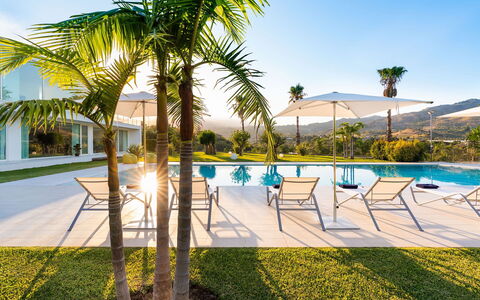 Villa Contemporanea: Piscina, Recurso, Eco Hotel, Mueble Para Exteriores, Ocio, Sombra, Hotel, Paisajismo