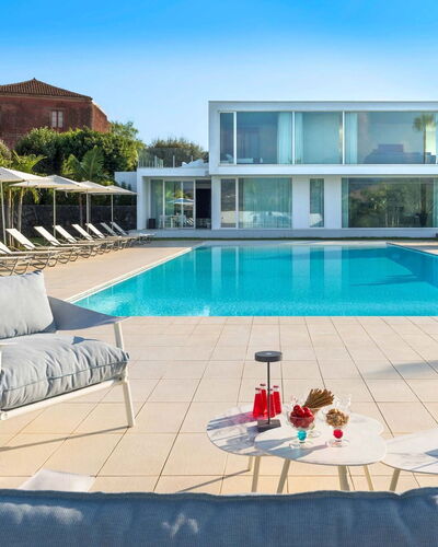 Villa Contemporanea: Piscina, Recurso, Barrio Residencial, Inmuebles, Thermae, Villa, Eco Hotel, Mansión, Hacienda, Paisajismo